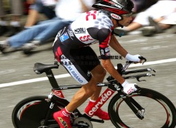 开云kaiyun体育-梅西与德保罗默契无间 场上互动尽显兄弟情深